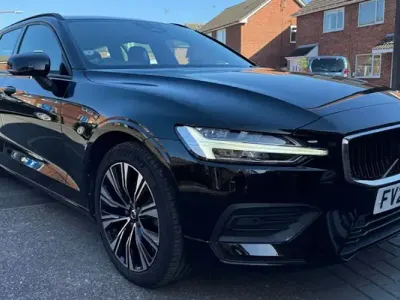 Usado Volvo V60 Core 163 CV (119 kW) 2022 Negro Familiar
