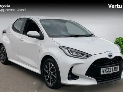 Usado Toyota Yaris Hybrid Design 116 CV (85 kW) 2026 Utilitario