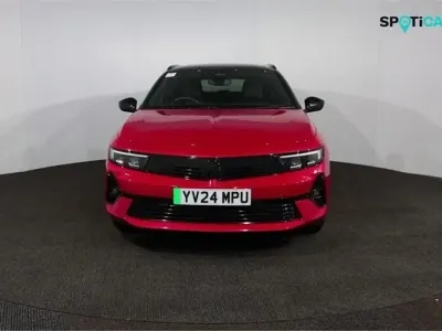 Begagnad Vauxhall Astra Ultimate 114 kW (156 HK) 2024 Röd Kombi