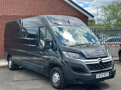 Begagnad Citroën Relay 140 HK (102 kW) 2023 Svart Van