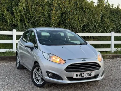 Usado Ford Fiesta Zetec 2013 Prateado Citadino