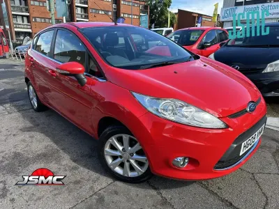 Begagnad Ford Fiesta Zetec 94 HK (69 kW) 2009 Röd Halvkombi