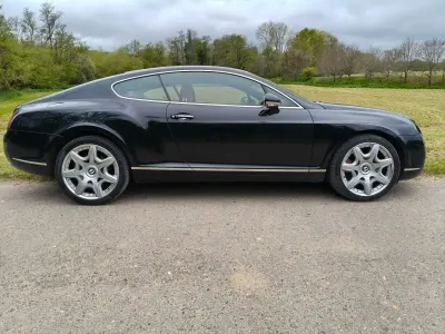 Begagnad Bentley Continental 552 HK (405 kW) 2006 Svart Sportkupé