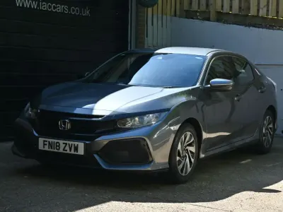 Używany Honda Civic SE 129 KM (94 kW) 2018 Szary Hatchback