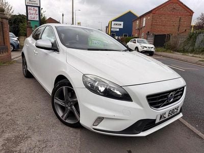 Used Volvo V40 R-Design 115 HP (84 kW) 2014 White Hatchback