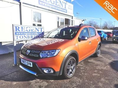 Używany Dacia Sandero Stepway 90 KM (66 kW) 2017 Pomarańczowy Hatchback