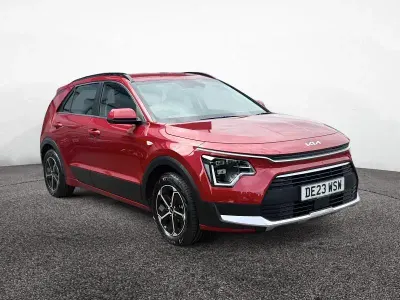 Begagnad Kia Niro 2023 Röd SUV