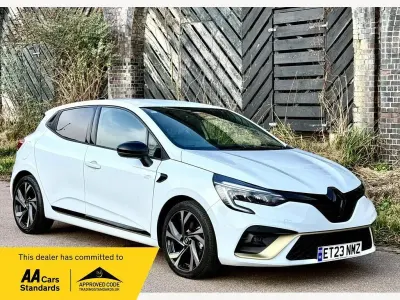 Used Renault Clio V Engineered 2023 White Hatchback