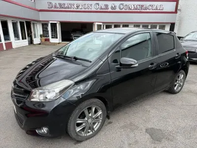 Used Toyota Yaris SR 99 HP (72 kW) 2012 Black Hatchback