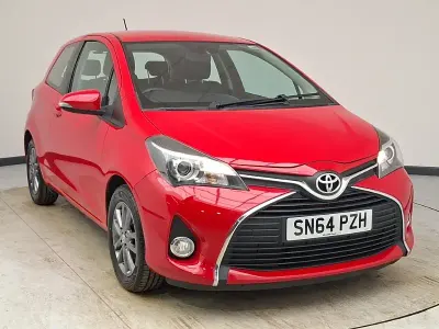 Used Toyota Yaris 69 HP (50 kW) 2014 Red Hatchback