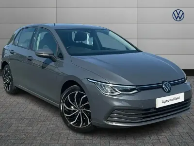 Begagnad VW Golf VIII Life 150 HK (110 kW) 2023 Grå Halvkombi