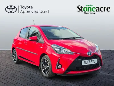 Used Toyota Yaris Hybrid Design 101 HP (74 kW) 2017 Red Hatchback
