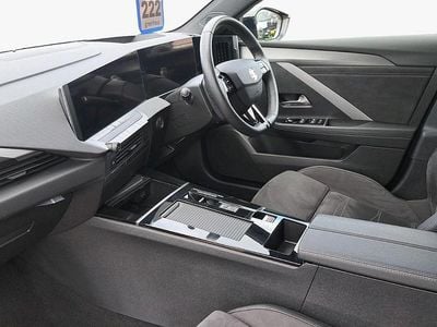 Used Vauxhall Astra Ultimate 128 HP (94 kW) 2024 Yellow Hatchback