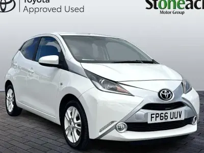 Used Toyota Aygo X-pure 69 HP (50 kW) 2016 White Hatchback