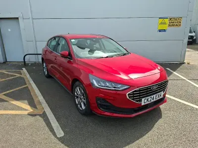 Używany Ford Focus Titanium 125 KM (91 kW) 2024 Czerwony Hatchback