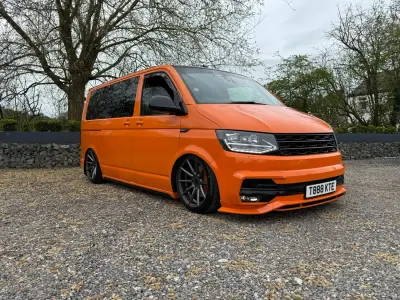 Begagnad VW Transporter Startline 200 HK (147 kW) 2017 Orange Van