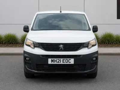 Used Peugeot Partner S 100 HP (73 kW) 2021 White MPV