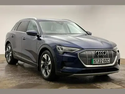 Usado Audi e-tron Sport 230 kW (313 HP) 2022 Azul SUV