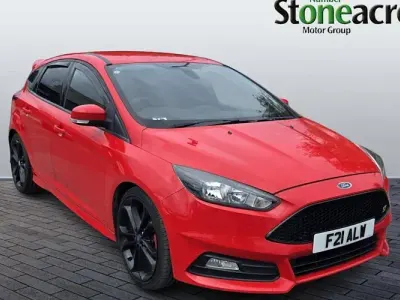 Used Ford Focus ST 250 HP (183 kW) 2015 Red Hatchback