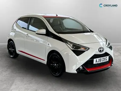 Used Toyota Aygo x-press 68 HP (50 kW) 2018 White Hatchback