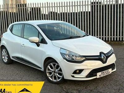 Used Renault Clio IV Dynamique 90 HP (66 kW) 2018 White Hatchback