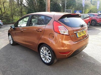Begagnad Ford Fiesta Titanium X 125 HK (91 kW) 2017 Brun Halvkombi