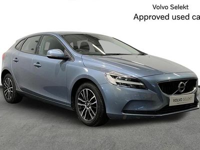 Used Volvo V40 Momentum 120 HP (88 kW) 2018 Blue Hatchback