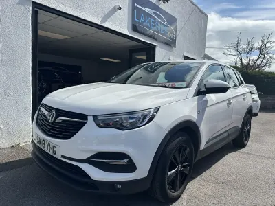 Used Vauxhall Grandland X S 120 HP (88 kW) 2018 White SUV