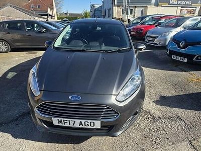 Begagnad Ford Fiesta Titanium 2017 Grå Halvkombi