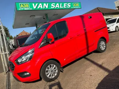 Used Ford Transit Custom Limited 130 HP (95 kW) 2019 Red Van