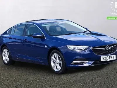 Używany Vauxhall Insignia Sport 165 KM (121 kW) 2019 Niebieski Hatchback