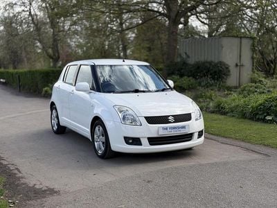 Used Suzuki Swift SZ4 102 HP (75 kW) 2010 White Hatchback