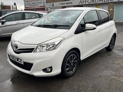 Used Toyota Yaris Edition 69 HP (50 kW) 2012 White Hatchback