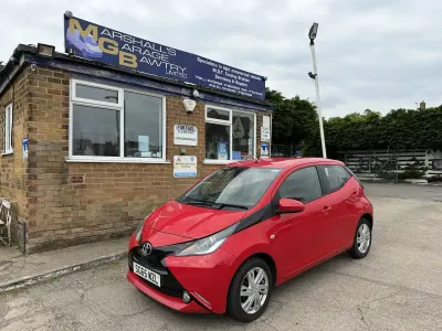 Used Toyota Aygo x-press 69 HP (50 kW) 2015 Red Hatchback