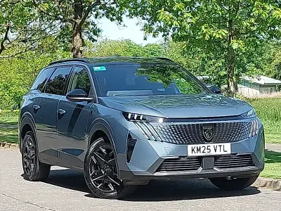 Używany Peugeot 5008 GTi 136 KM (100 kW) 2025 Niebieski SUV
