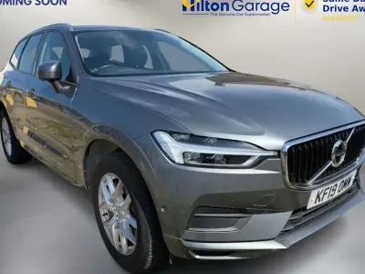 Usado Volvo XC60 Momentum 190 HP (139 kW) 2019 Cinzento SUV