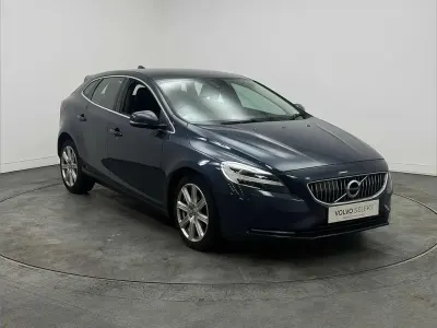 Usado Volvo V40 Inscription 150 CV (110 kW) 2018 Azul Utilitario