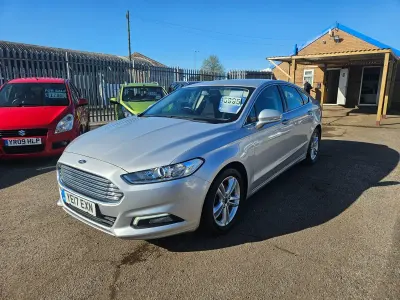 Begagnad Ford Mondeo Zetec 150 HK (110 kW) 2017 Silver Halvkombi