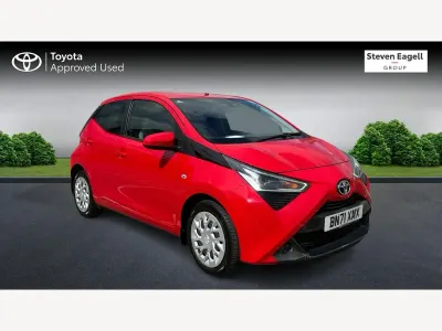 Used Toyota Aygo X-play 72 HP (52 kW) 2021 Red Hatchback