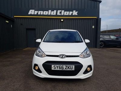 Used Hyundai i10 SE 66 HP (48 kW) 2016 White Hatchback