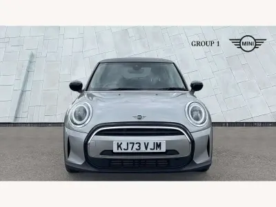 Begagnad Mini Cooper Classic 136 HK (100 kW) 2024 Silver Halvkombi
