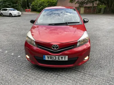 Used Toyota Yaris Trend 99 HP (72 kW) 2013 Red Hatchback