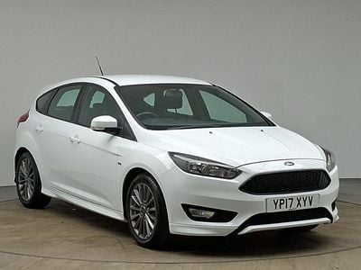 Used Ford Focus ST-Line 120 HP (88 kW) 2017 White Hatchback