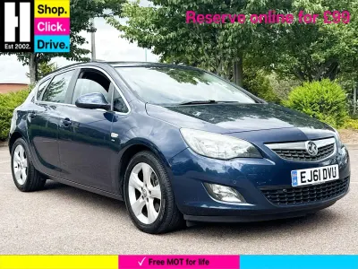 Begagnad Vauxhall Astra SRi 165 HK (121 kW) 2011 Blå Halvkombi