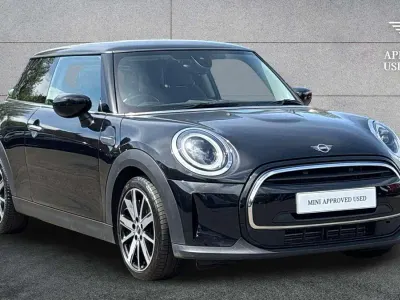 Usado Mini Cooper Classic 134 CV (98 kW) 2024 Negro Utilitario