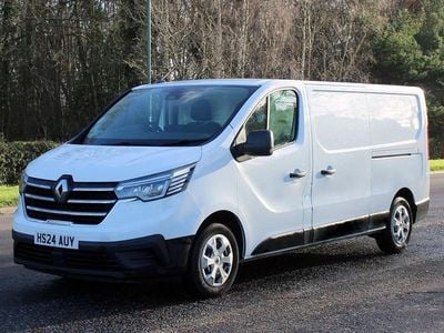 White Used 2024 Renault Trafic MPV | £17,800 (Fair price)