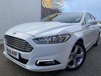 Used Ford Mondeo Titanium 240 HP (176 kW) 2016 White Hatchback