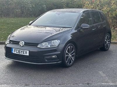 Begagnad VW Golf VII R-line 150 HK (110 kW) 2016 Svart Halvkombi