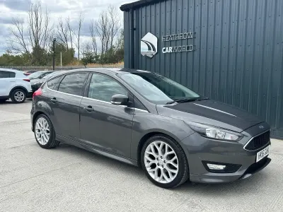 Used Ford Focus Zetec 125 HP (91 kW) 2016 Grey Hatchback