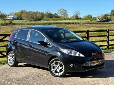 Käytetty Ford Fiesta Zetec 70 HP (51 kW) 2011 Musta Viistoperä